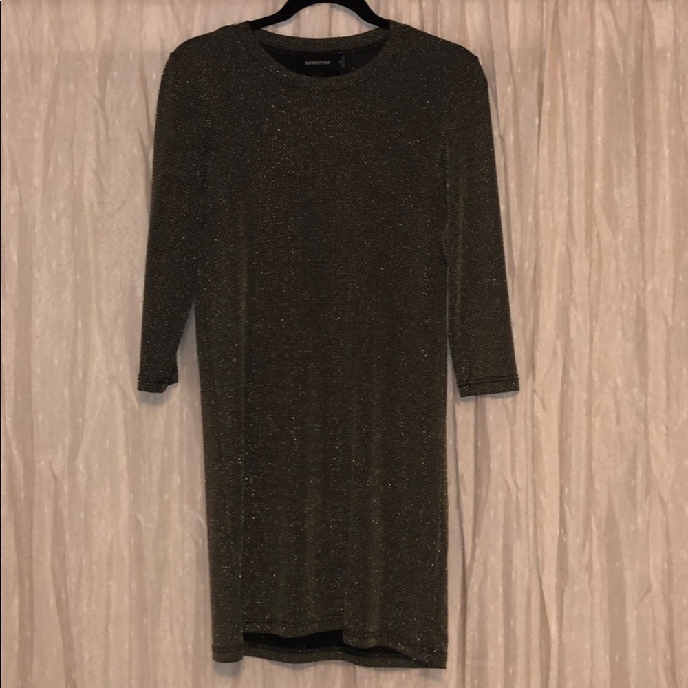 Black and gold fitted 1/3 length sleeve dress